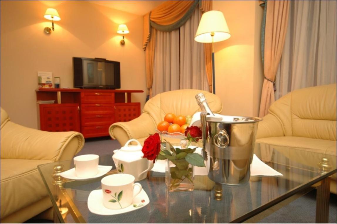 Hotel Kongresowy Кельце Экстерьер фото